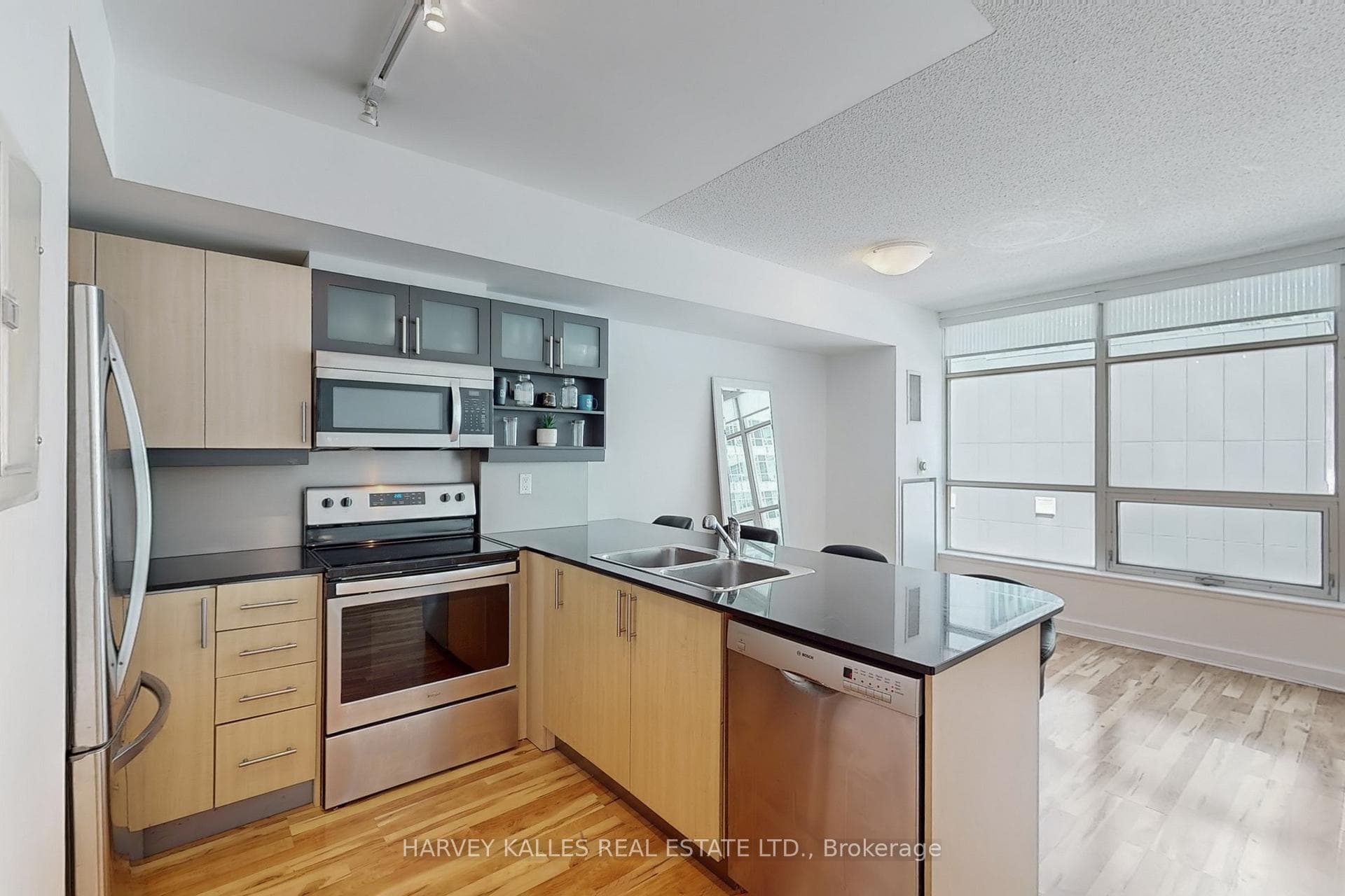350 Wellington Street Unit 319 photo 15