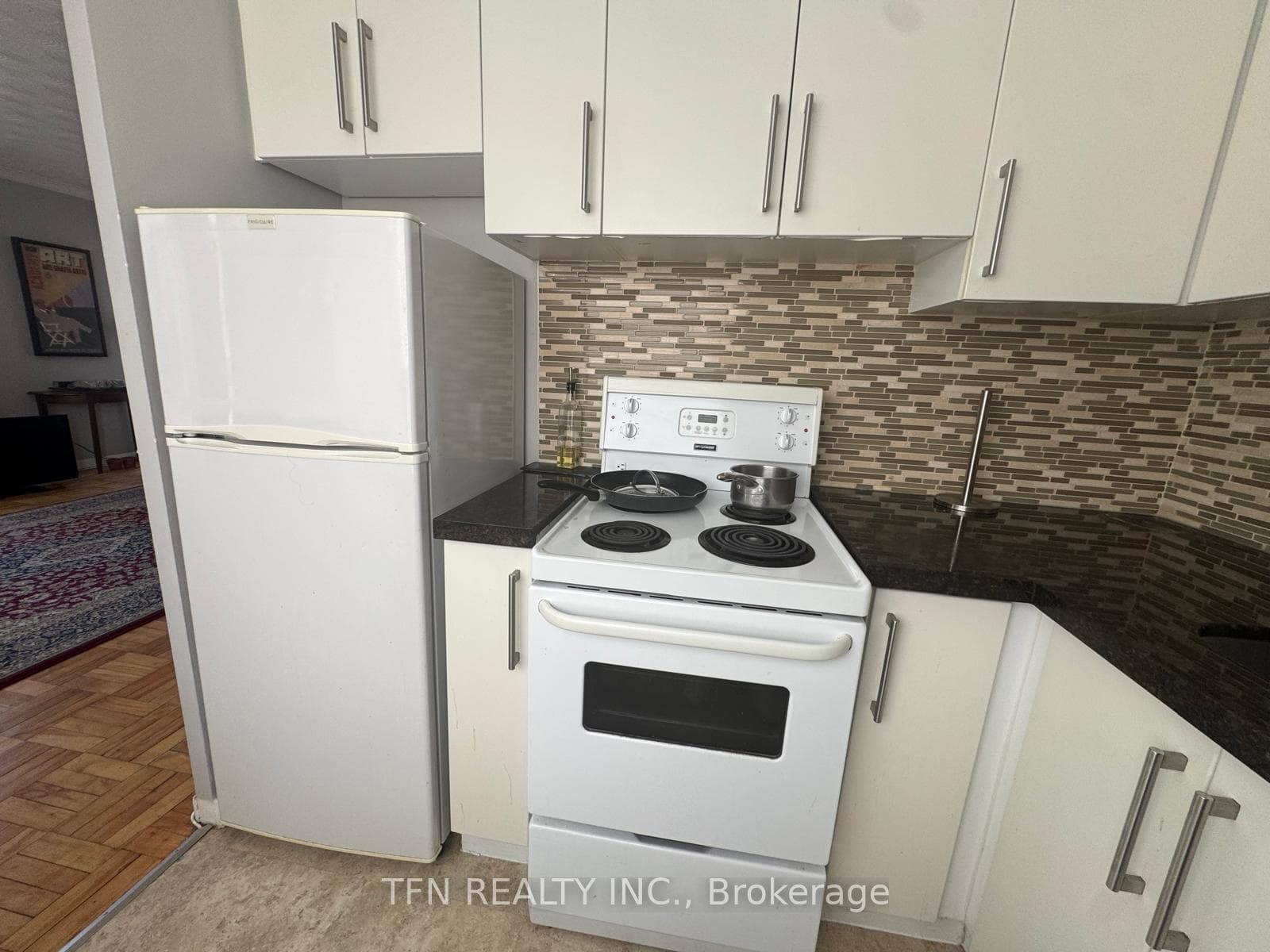 1112 Avenue Road Unit 102 photo 12