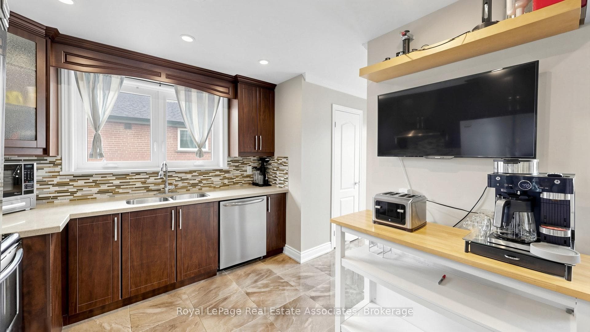 71 Addington Crescent photo 10