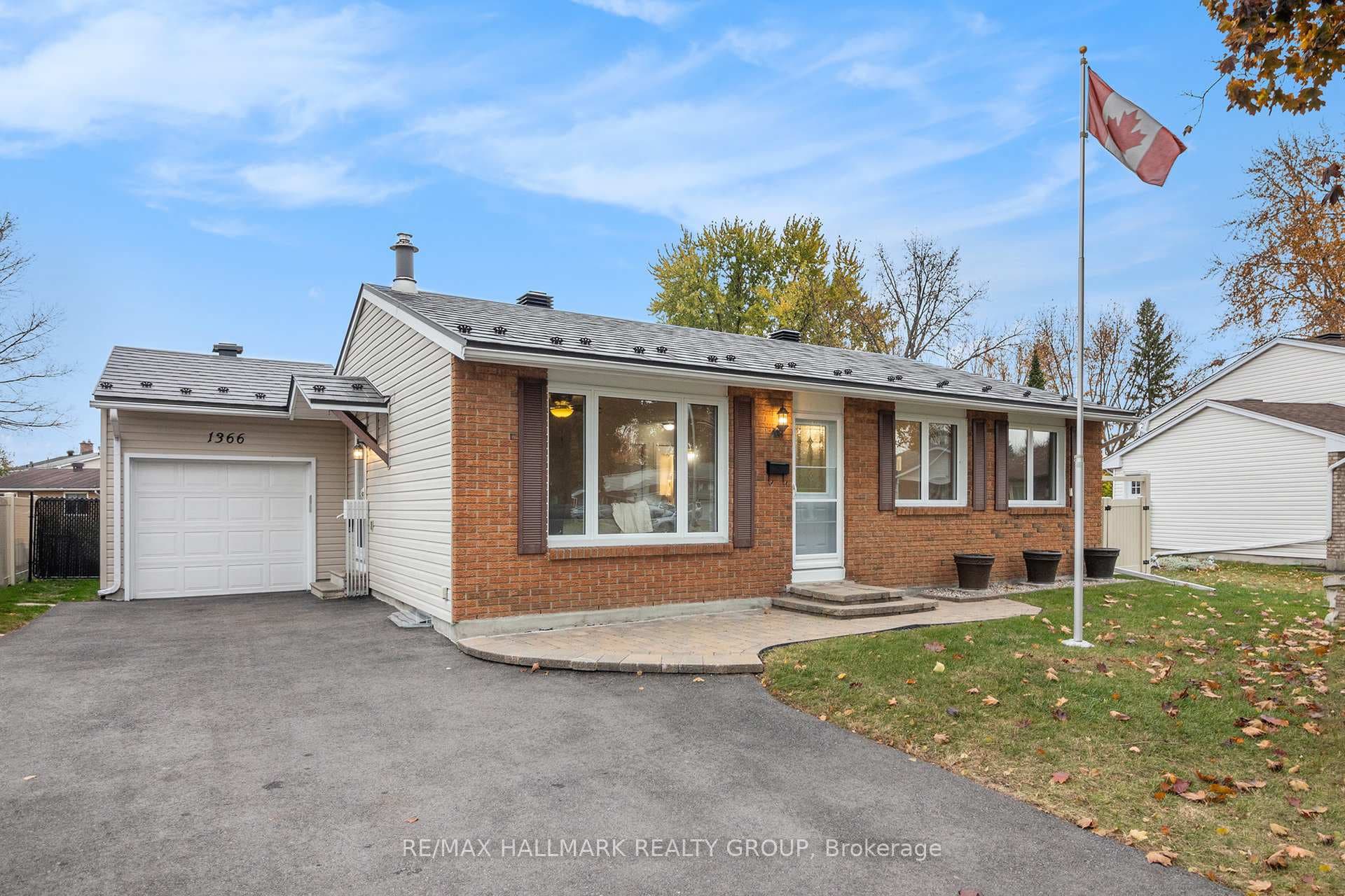 1366 METZ Crescent photo 2
