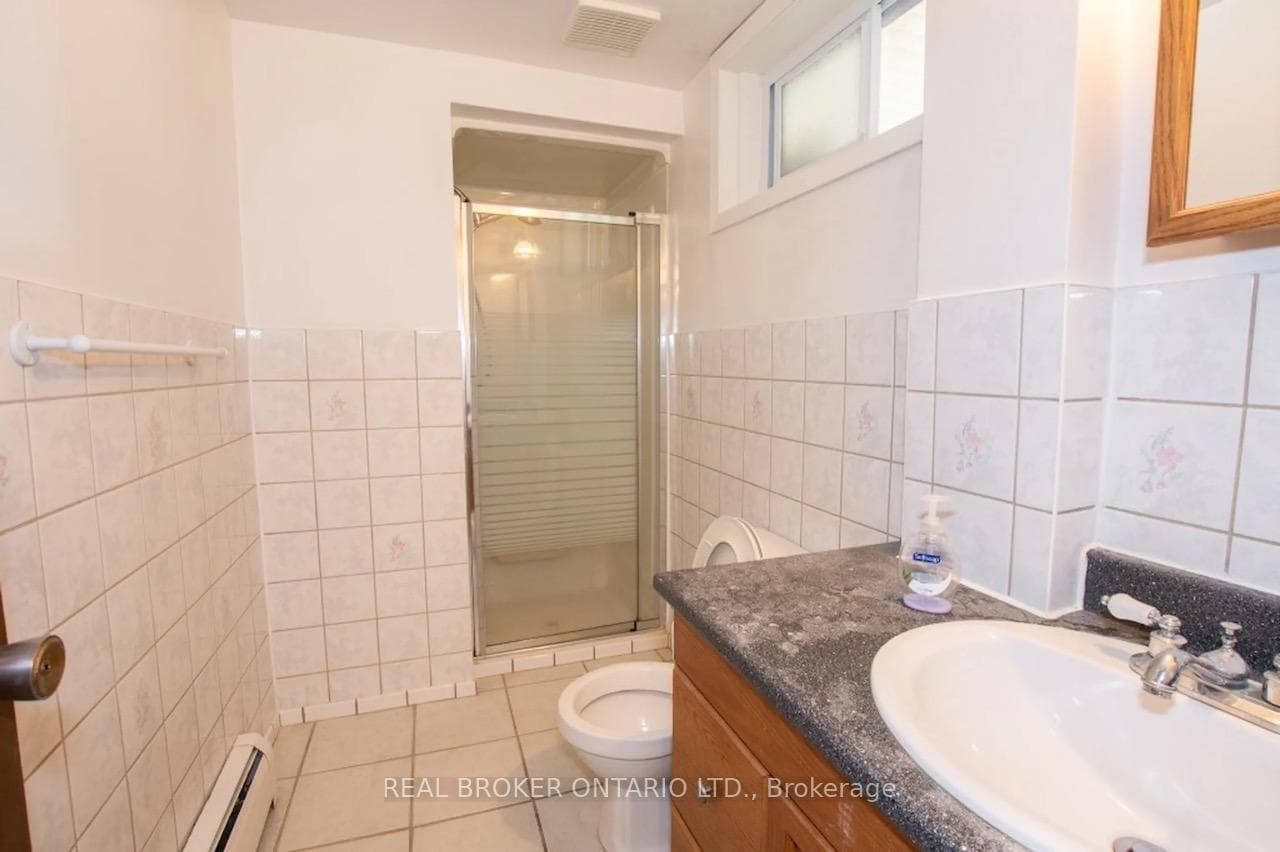 260 Bruce Street photo 22