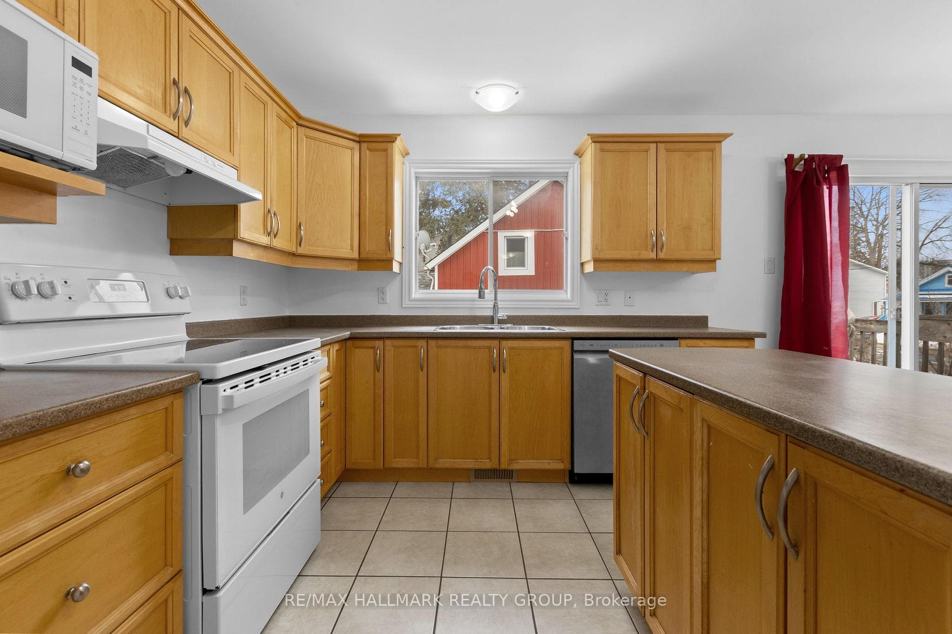 290 Maple Street photo 11