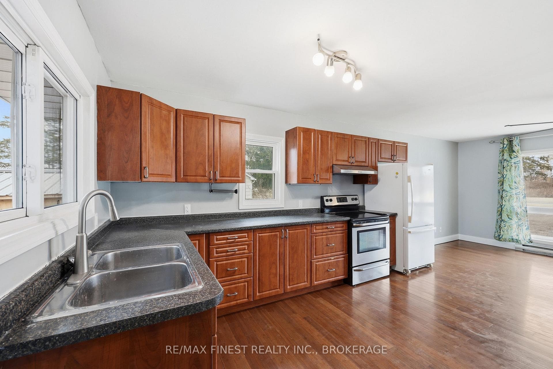 3007 Princess Street photo 14