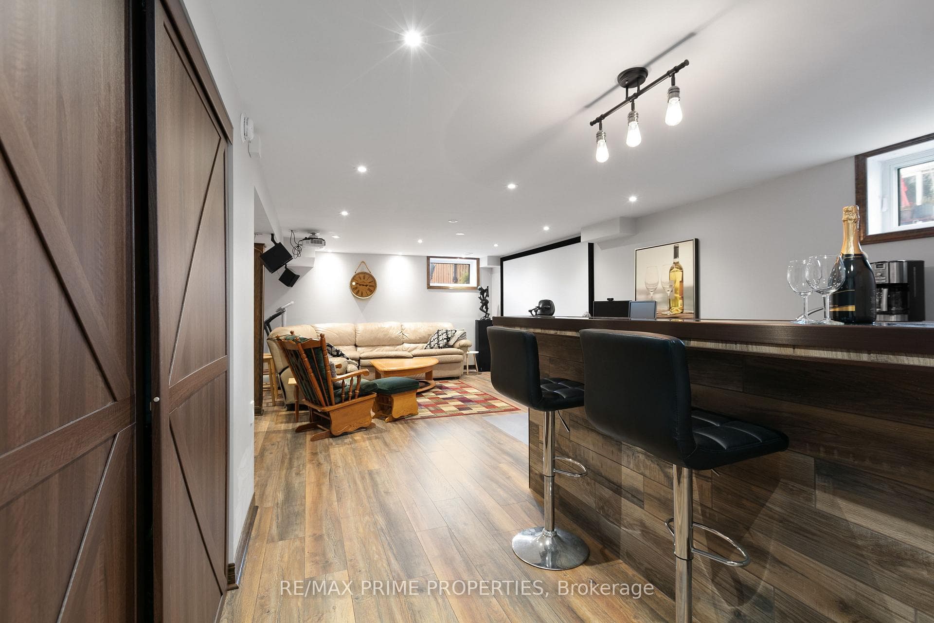 1545 Senateurs Way photo 40