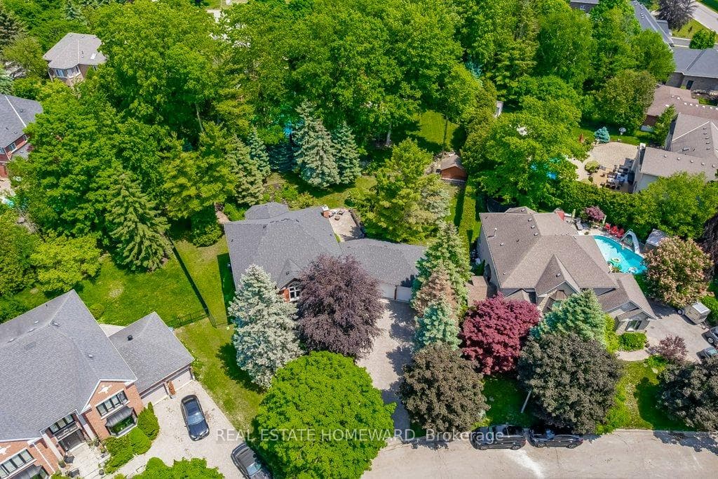 98 Woodview Drive photo 42