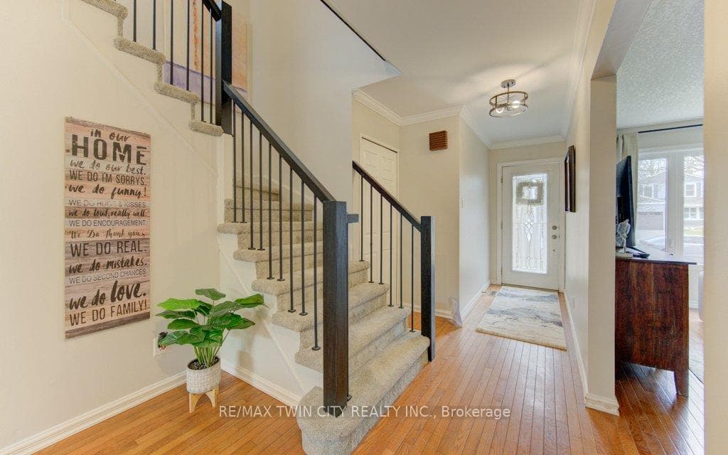 15 Deerwood Crescent photo 2