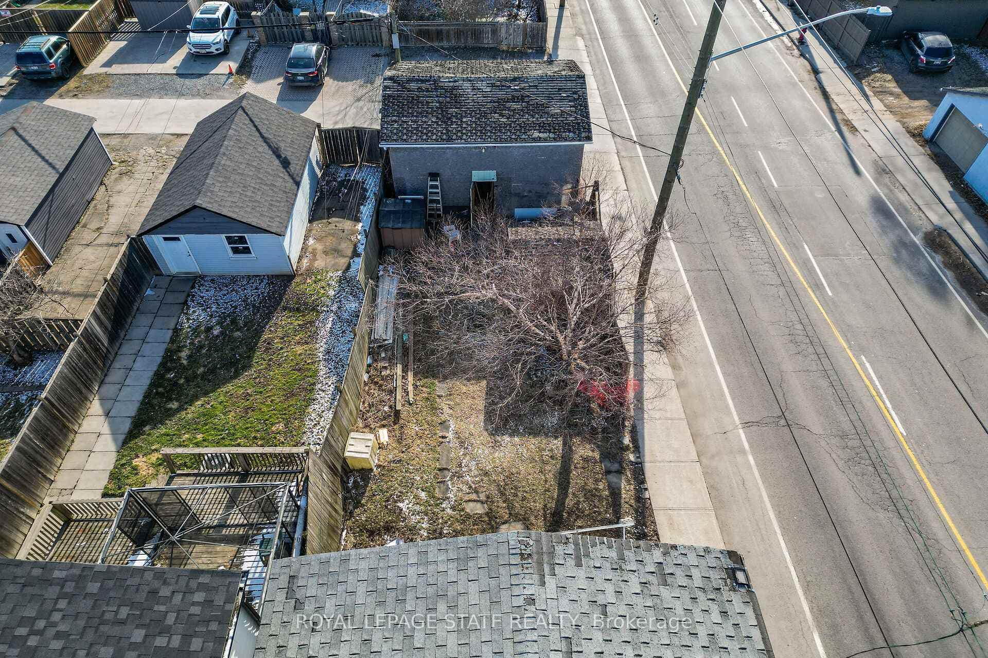 240 Paling Avenue photo 35