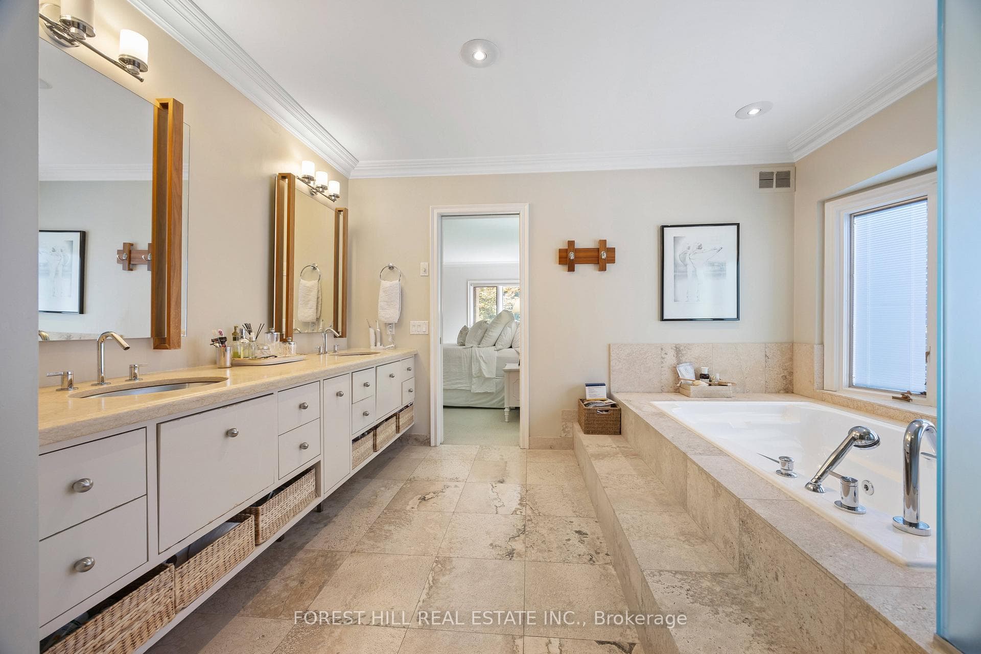 88 Yonge Boulevard photo 16