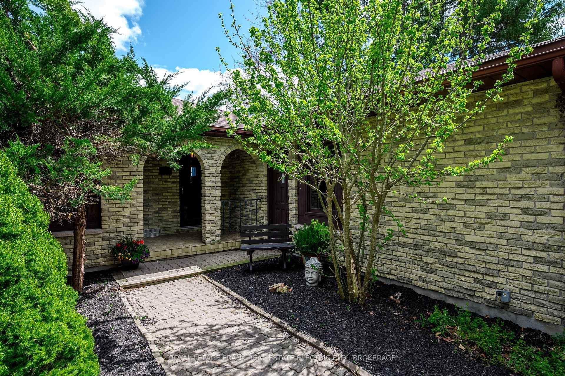 1584 Champlain Drive photo 4