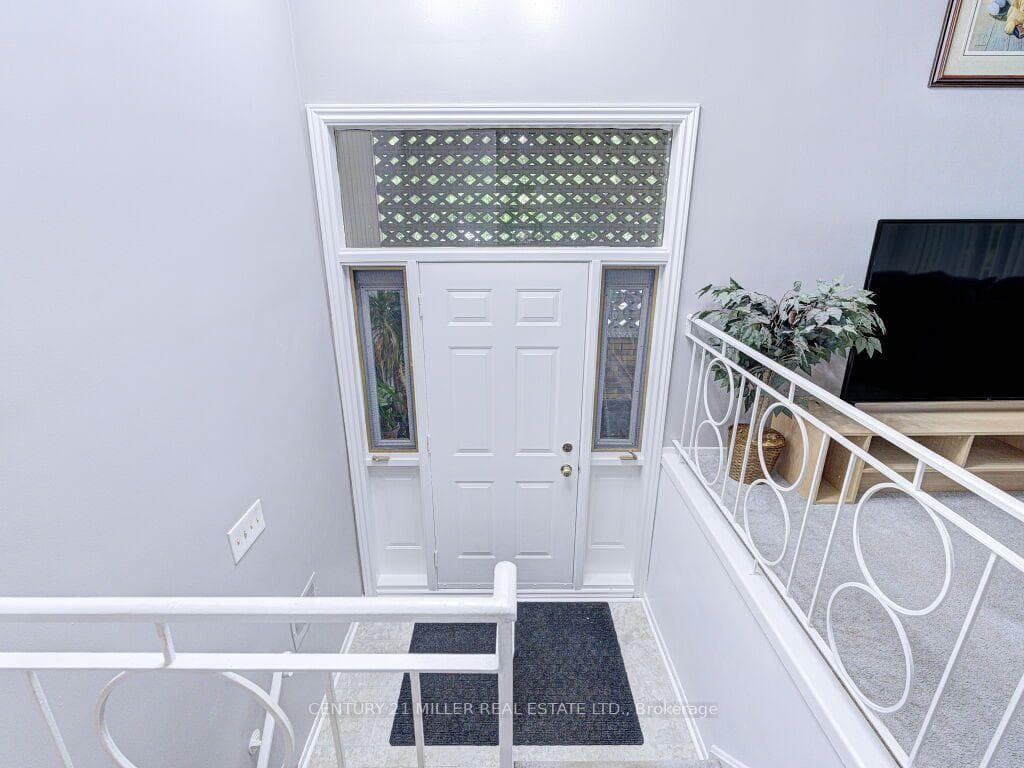 154 Luscombe Street photo 6