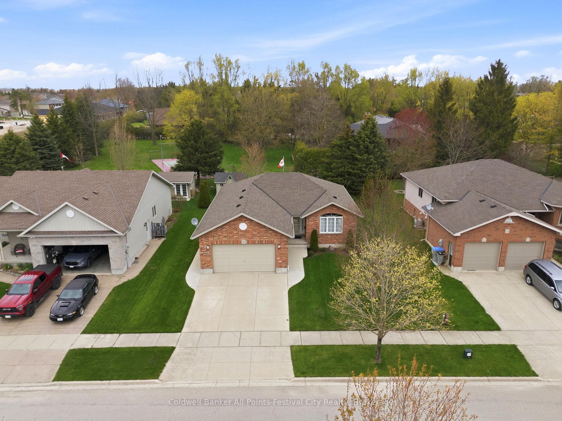 55 Park Lane photo 46