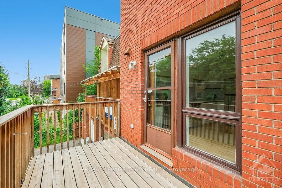 25B ROBINSON Avenue photo 17