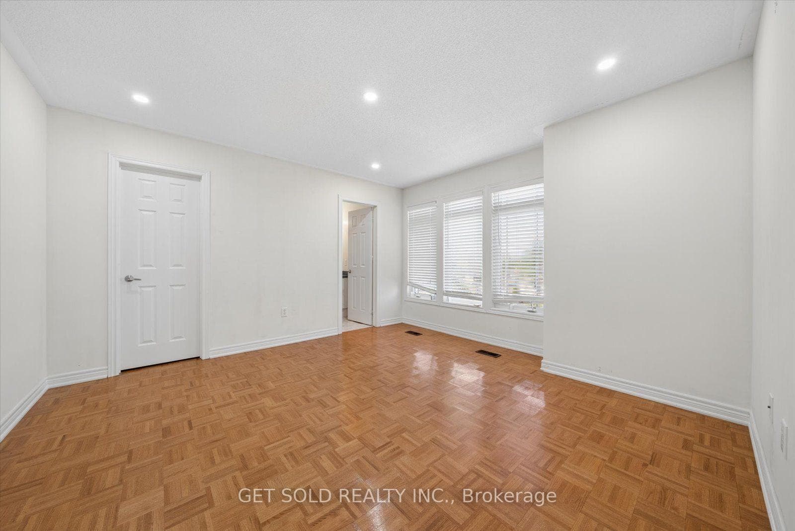 135 Earlsbridge Boulevard photo 30
