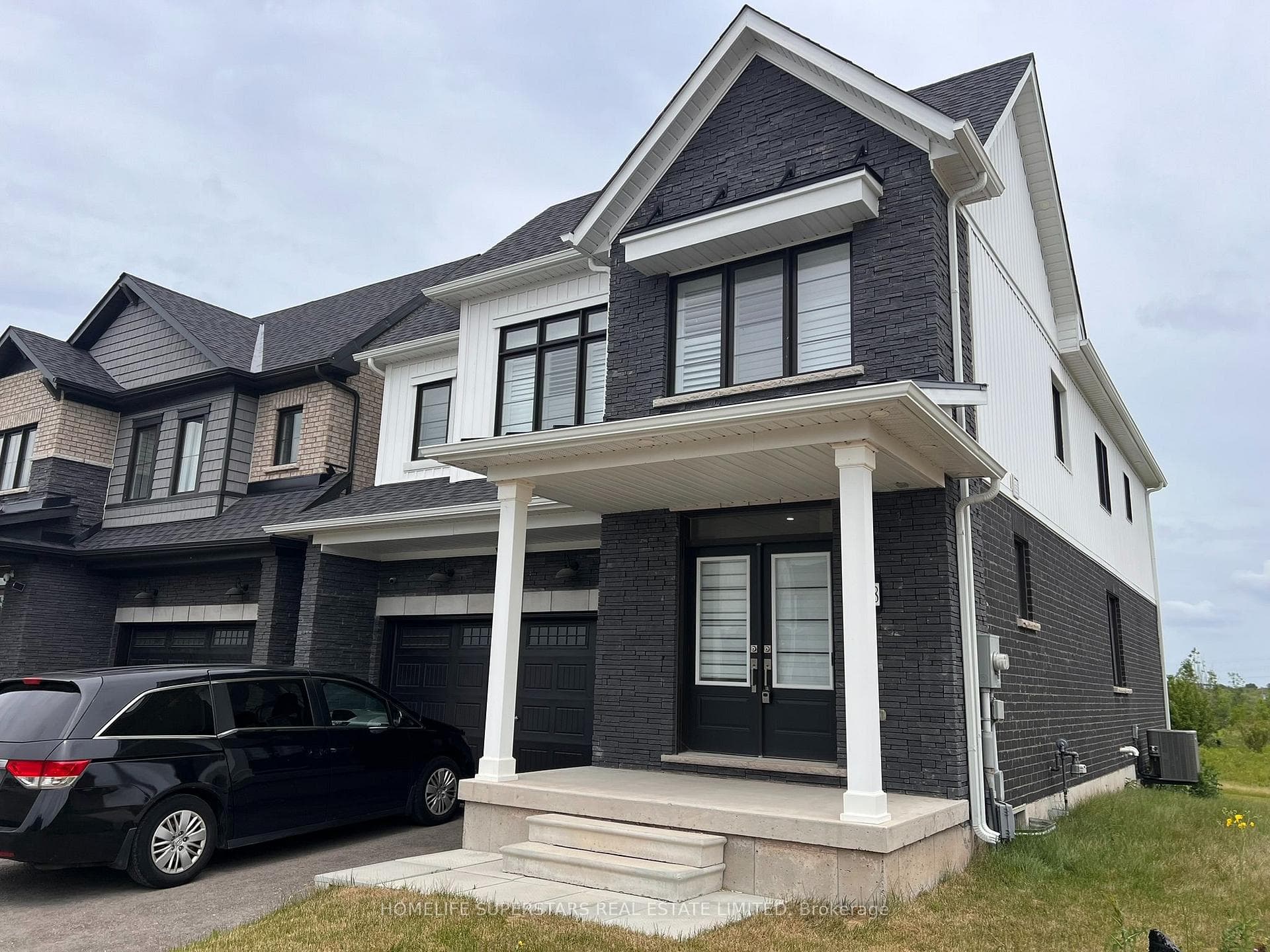 188 AVIRON Crescent photo 1