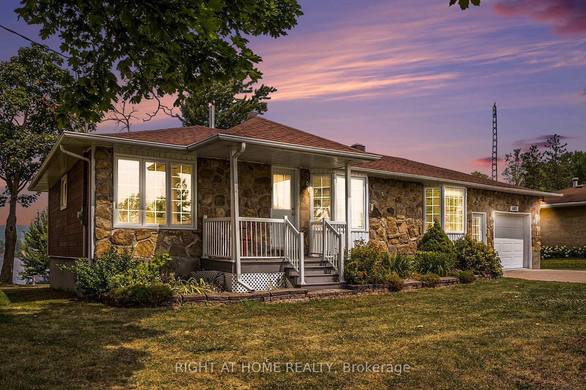 Beautiful curb appeal - stone exterior
