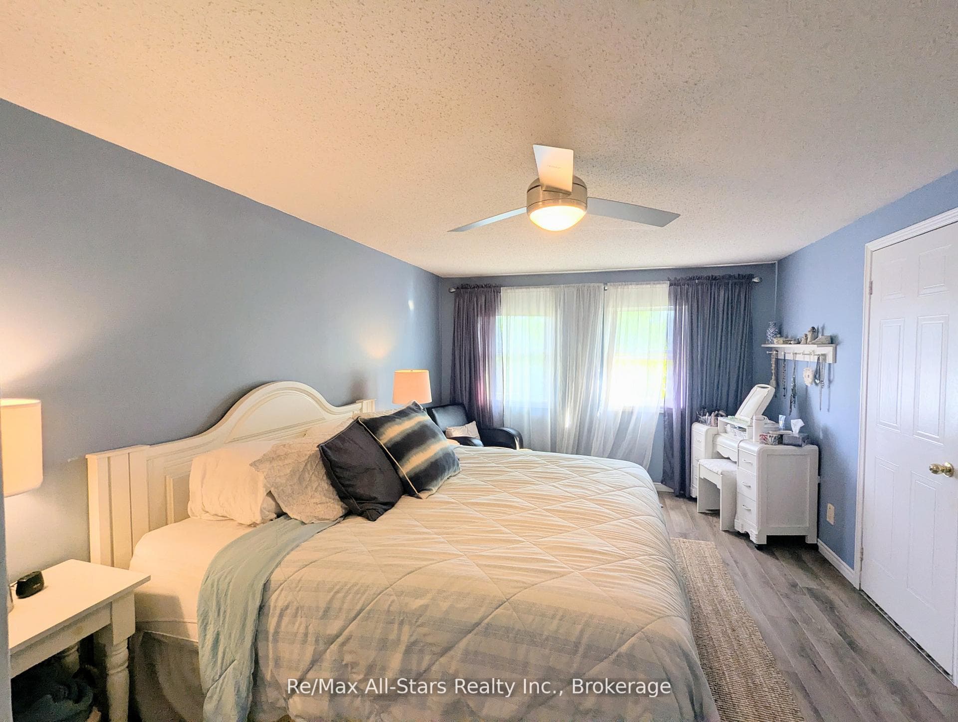 20 Love Crescent photo 17