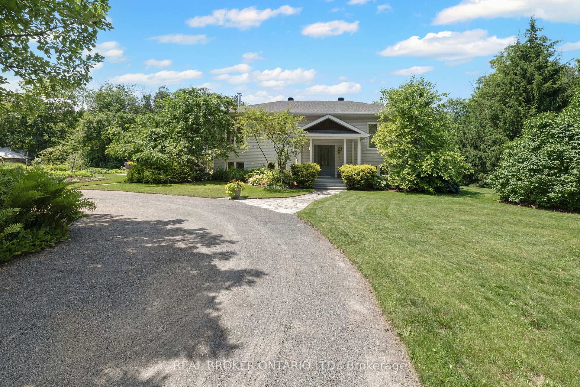 6550 Rideau Valley Drive photo 1