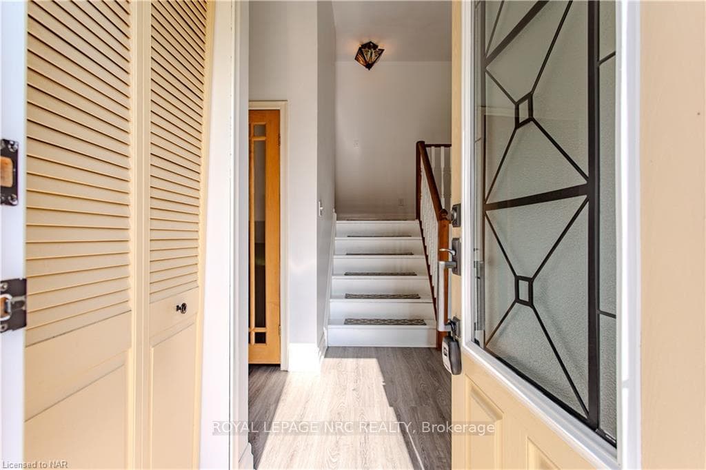 207 HAMPTON Avenue photo 7