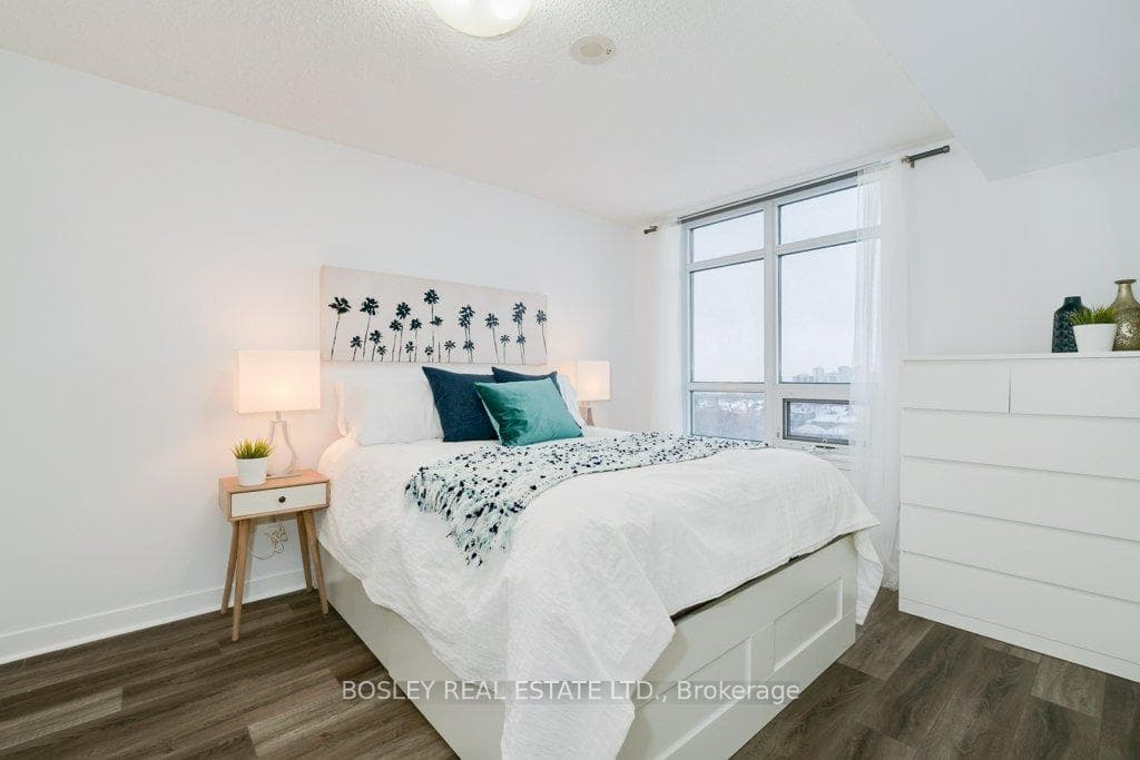 812 Lansdowne Avenue Unit 810 photo 15