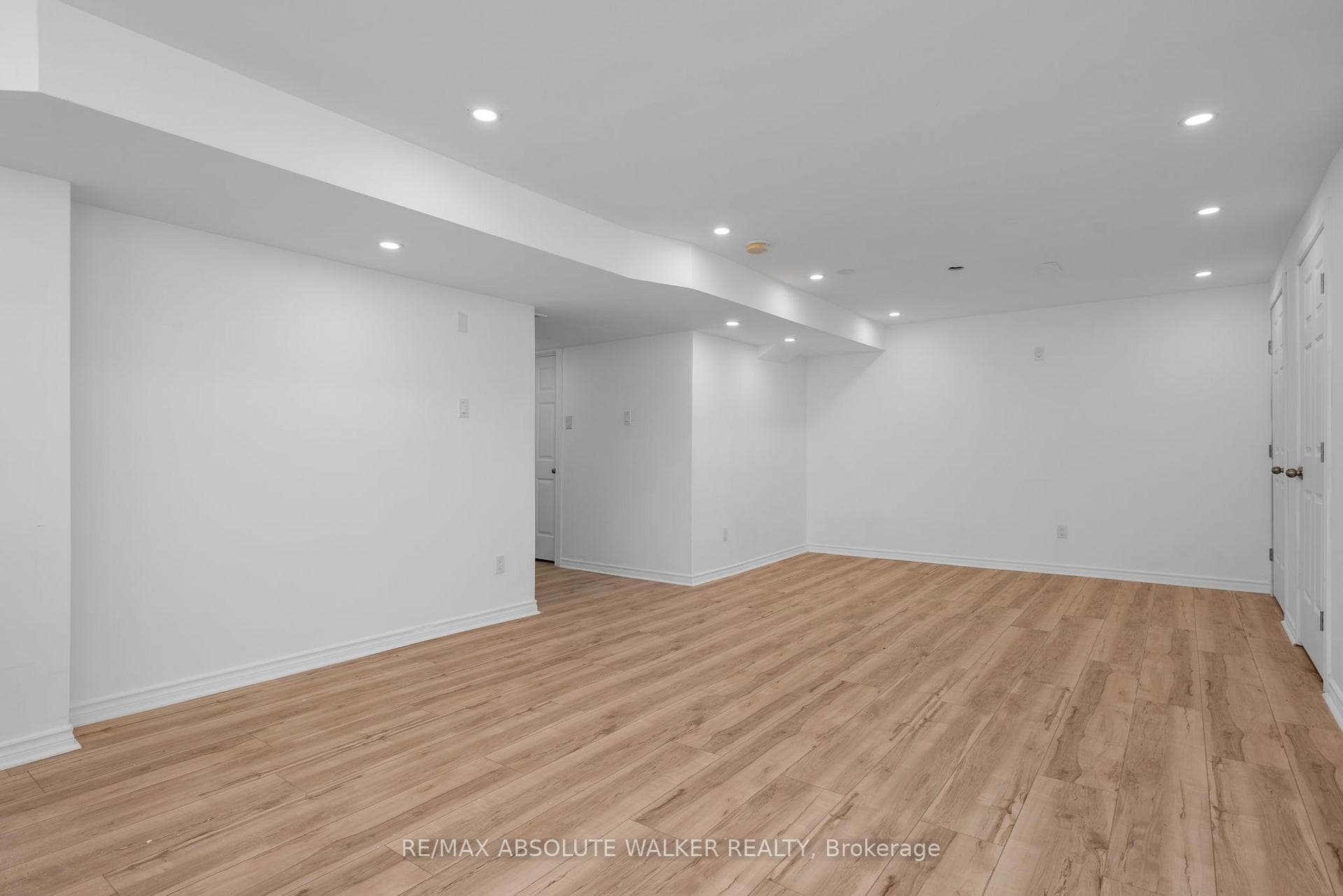 2269 Sandman Crescent photo 35