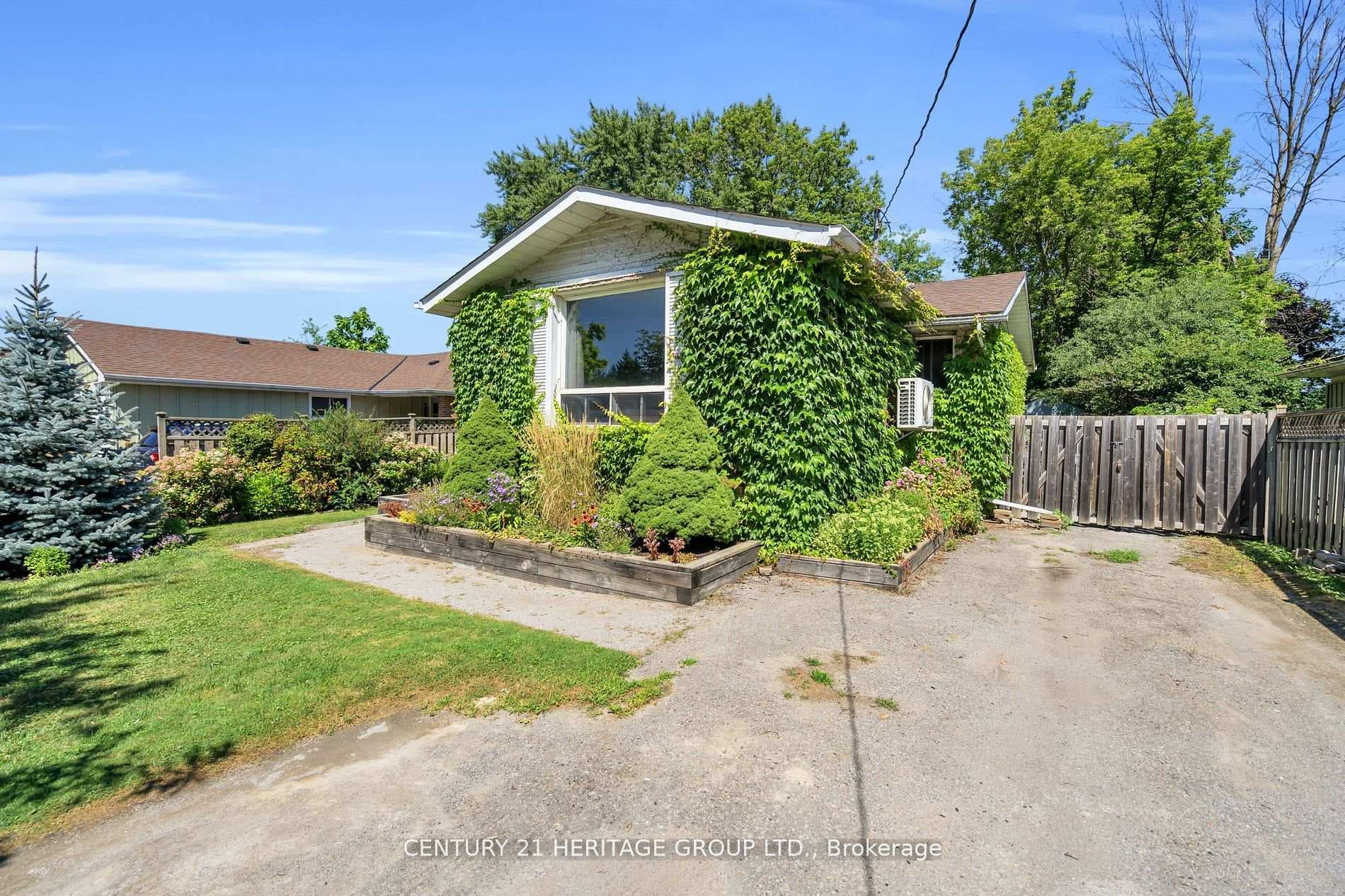 324 Hollywood Drive photo 3
