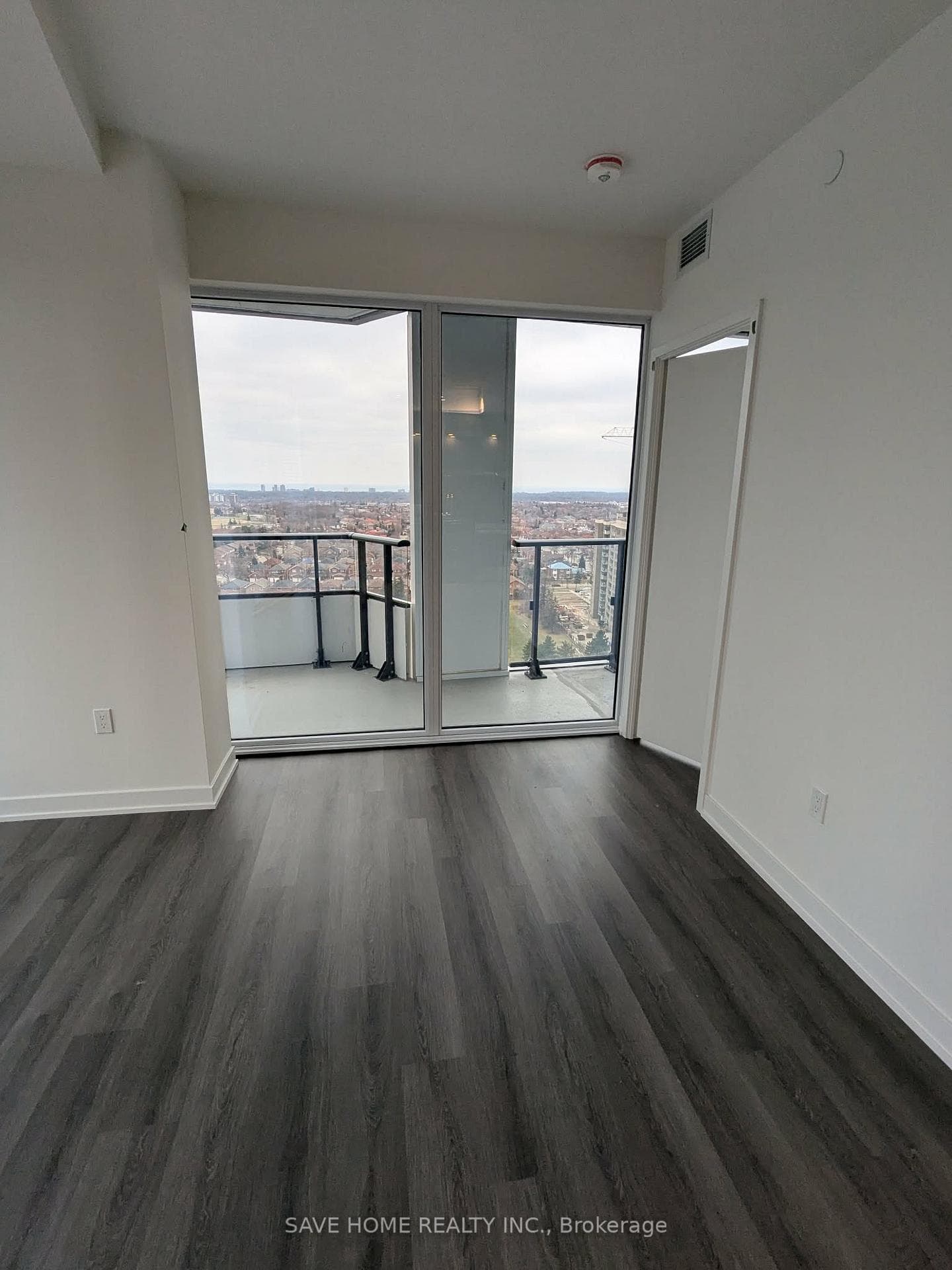 448 Burnhamthorpe Road Unit 1407 photo 5