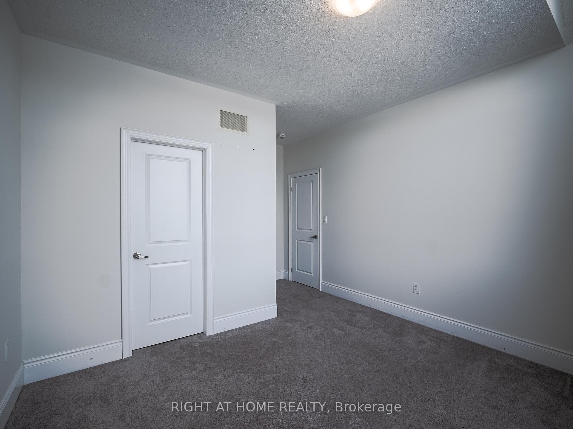 30 Alistair Crescent Unit upper photo 18