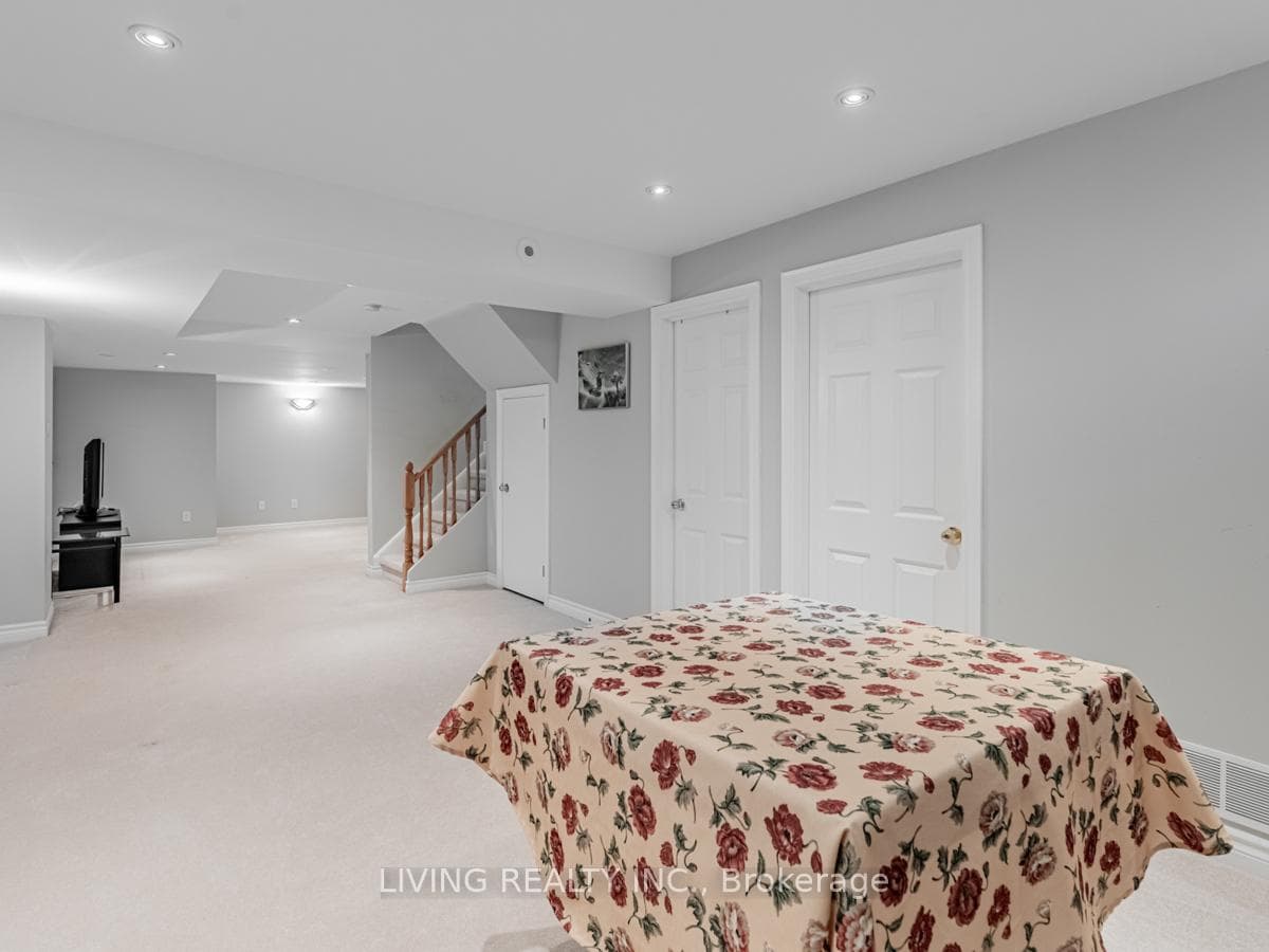 736 Bur Oak Avenue photo 29