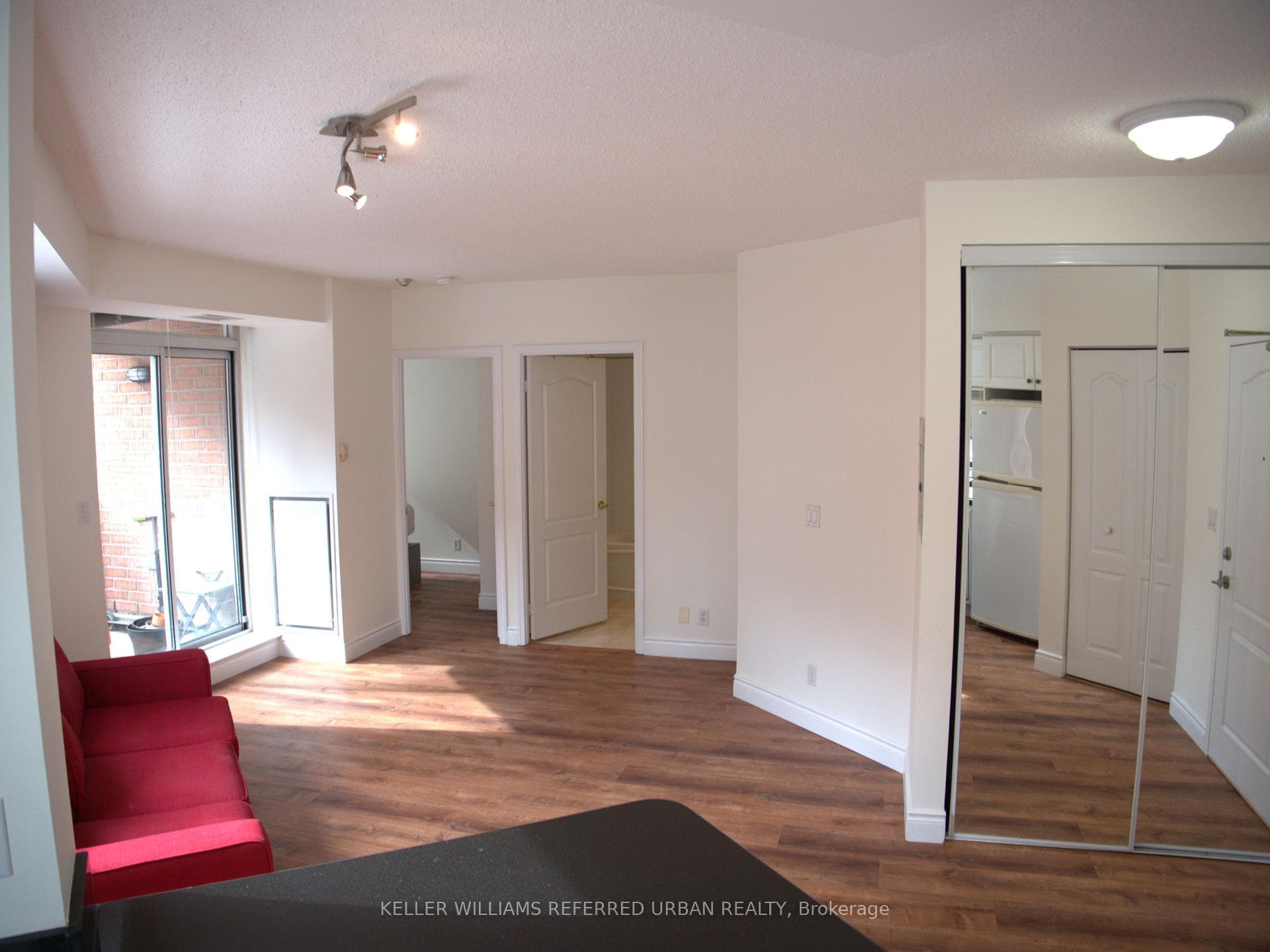 20 Collier Street Unit 504 photo 3