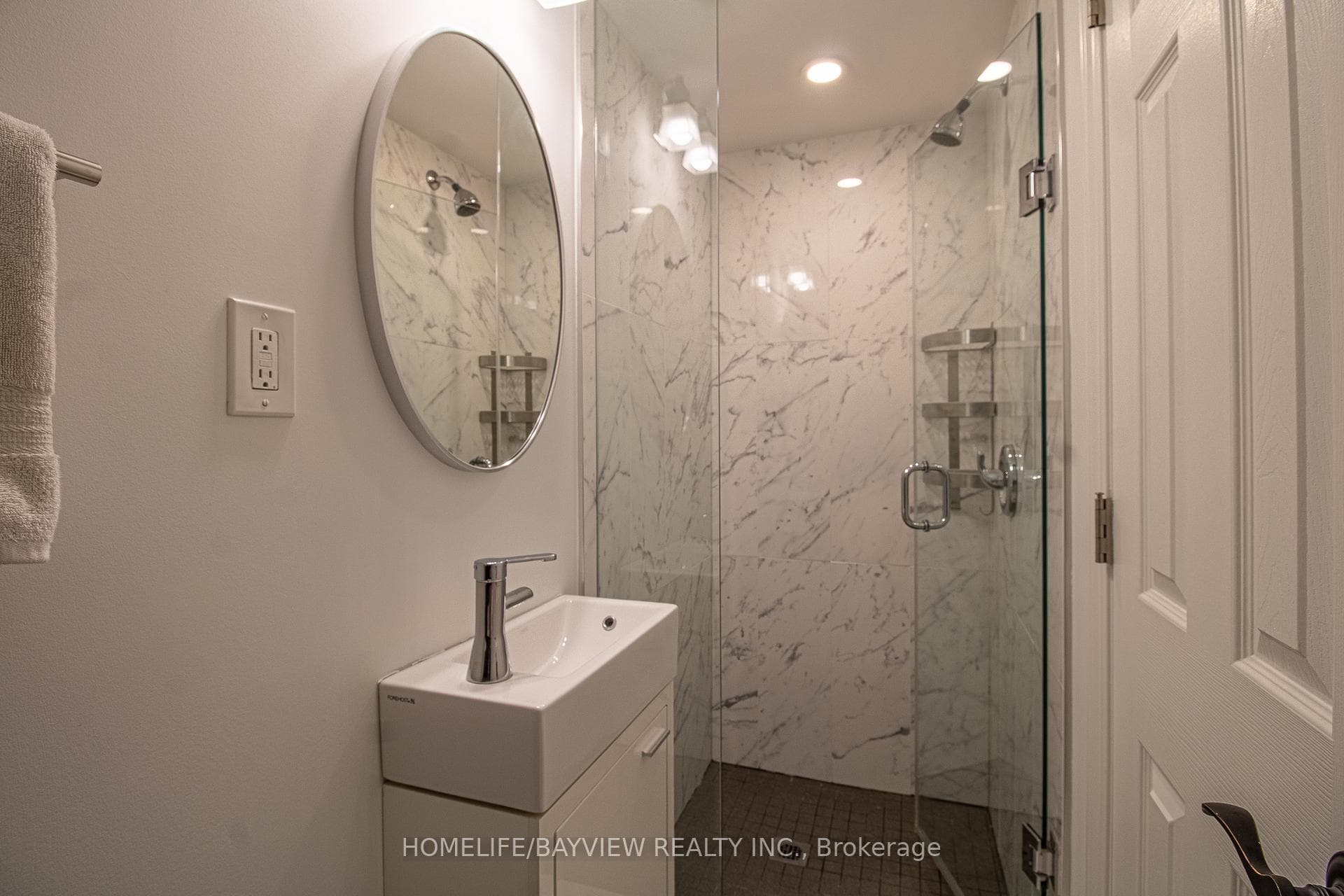 433 Davisville Avenue photo 14