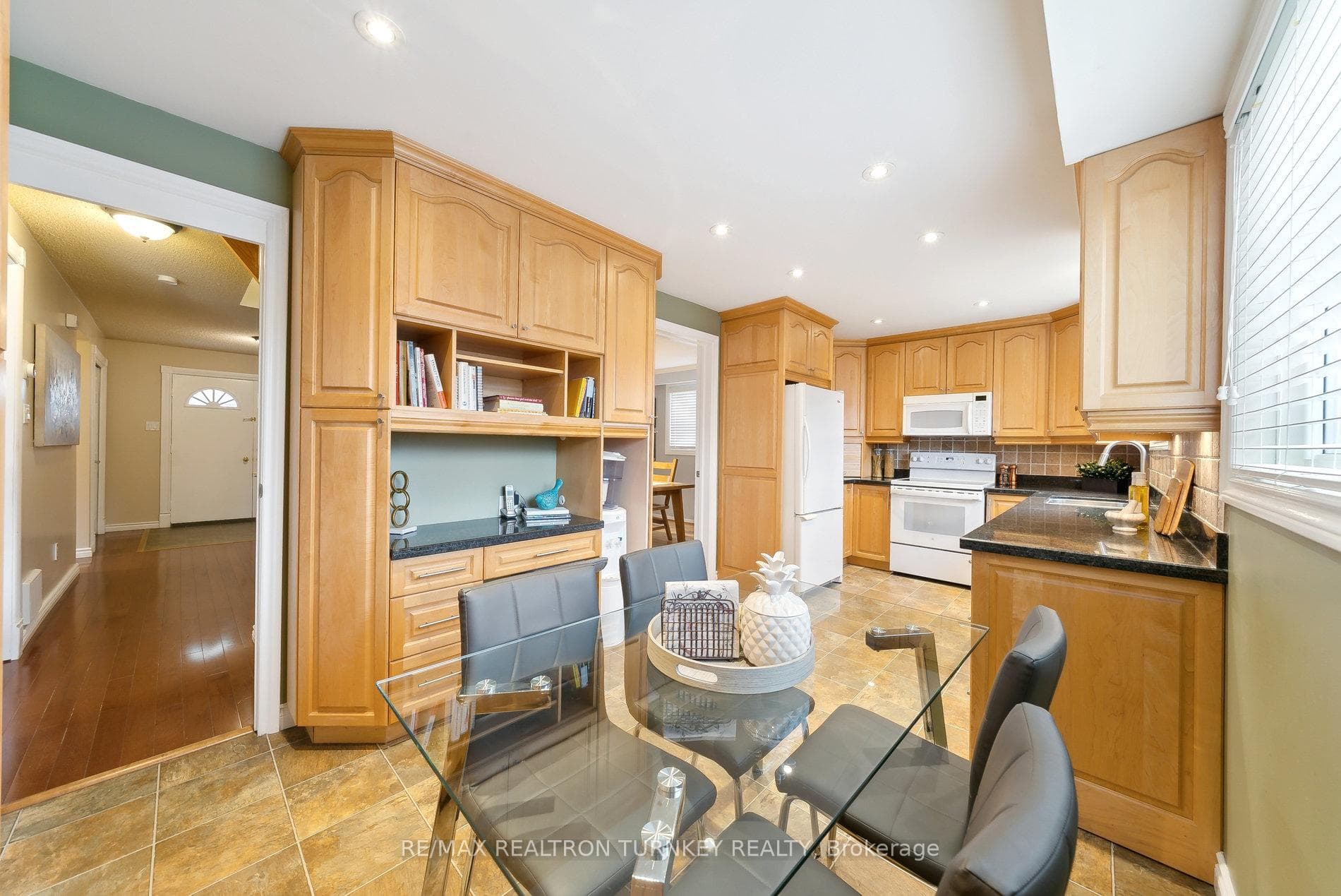 291 Manchester Drive photo 11