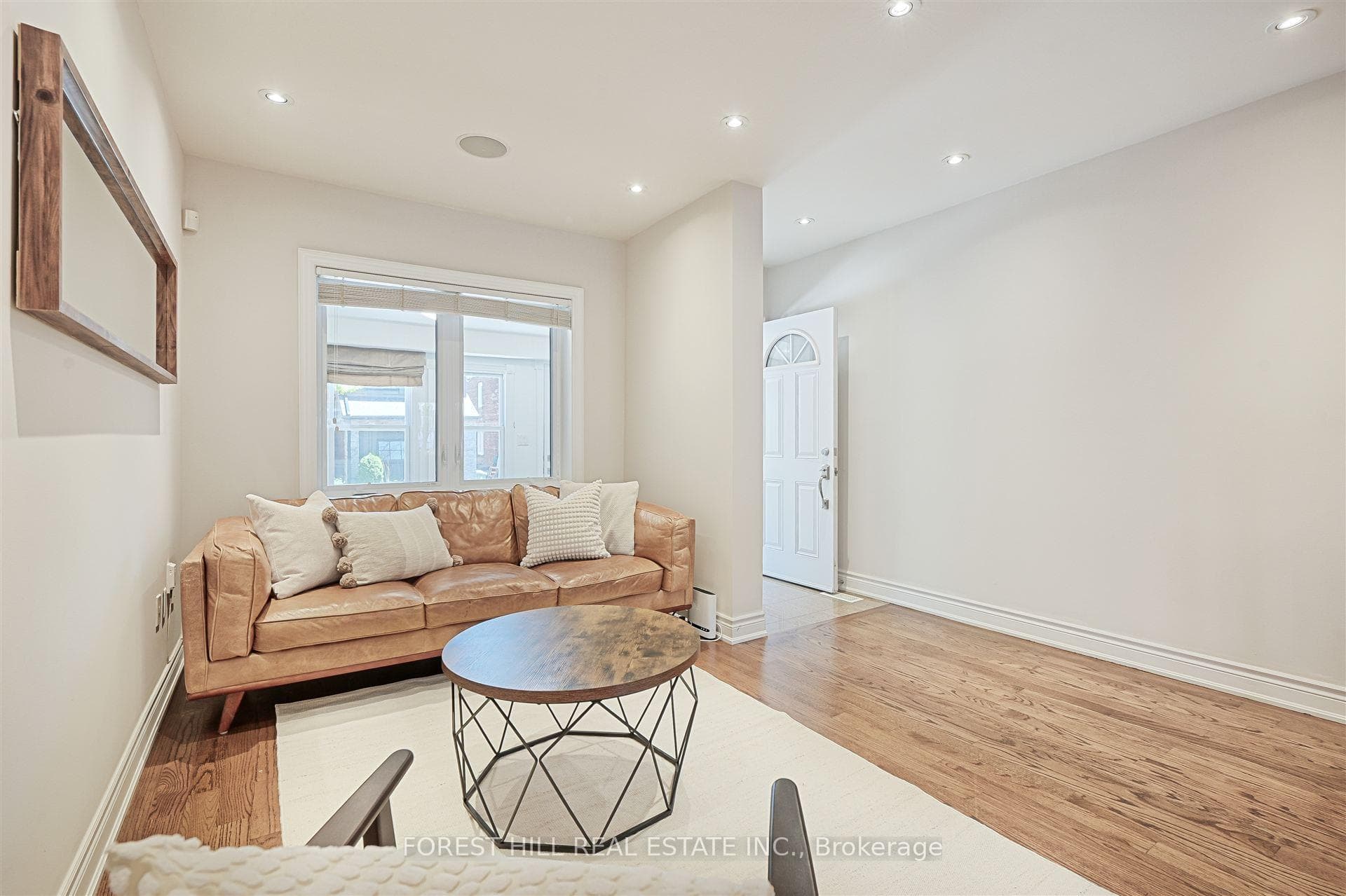 16 Chambers Avenue photo 5