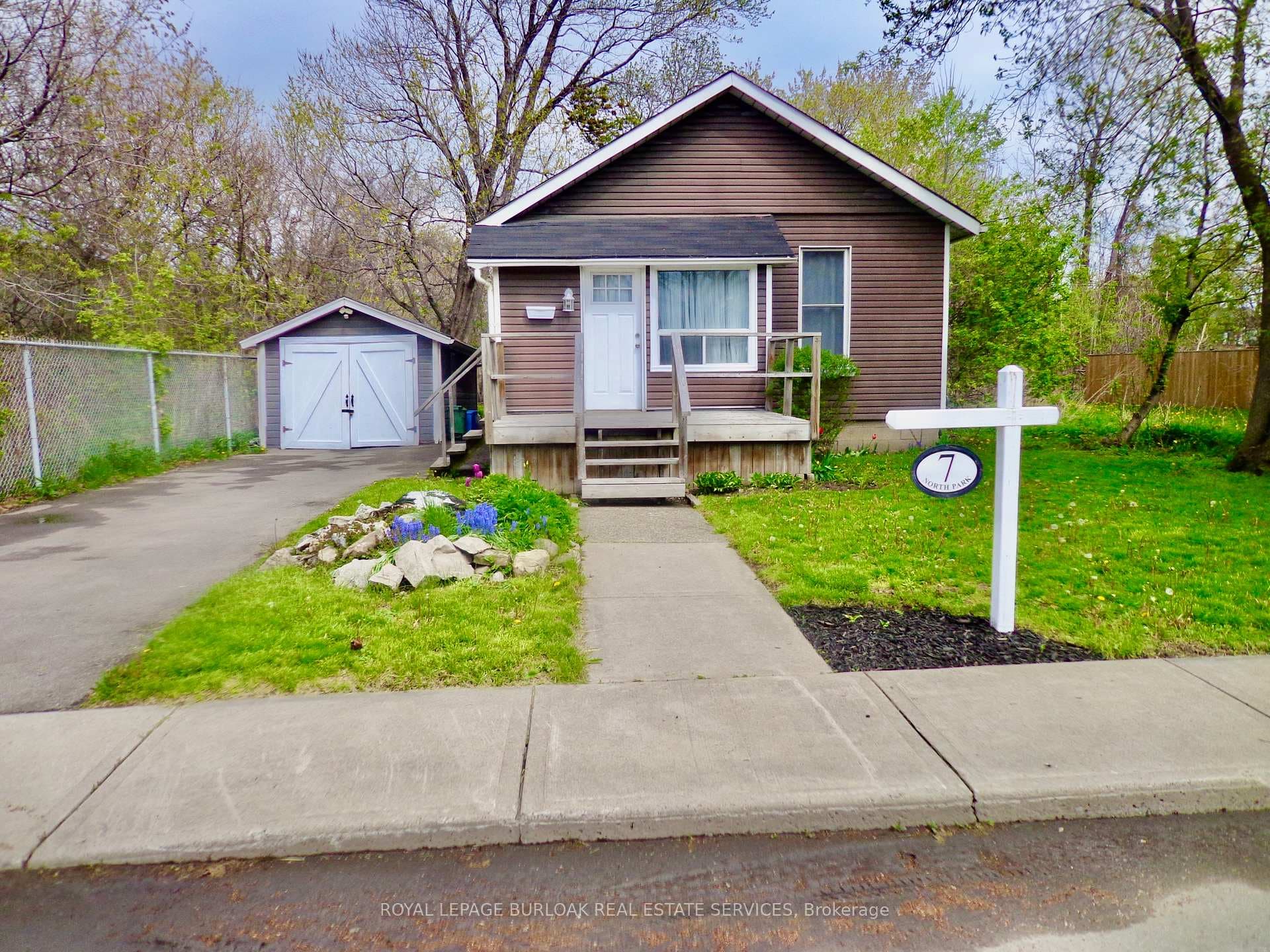 7 North Park Avenue photo 1