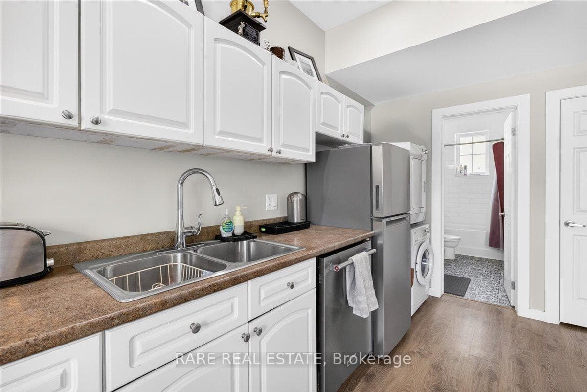 31 CREEMORE Avenue photo 38