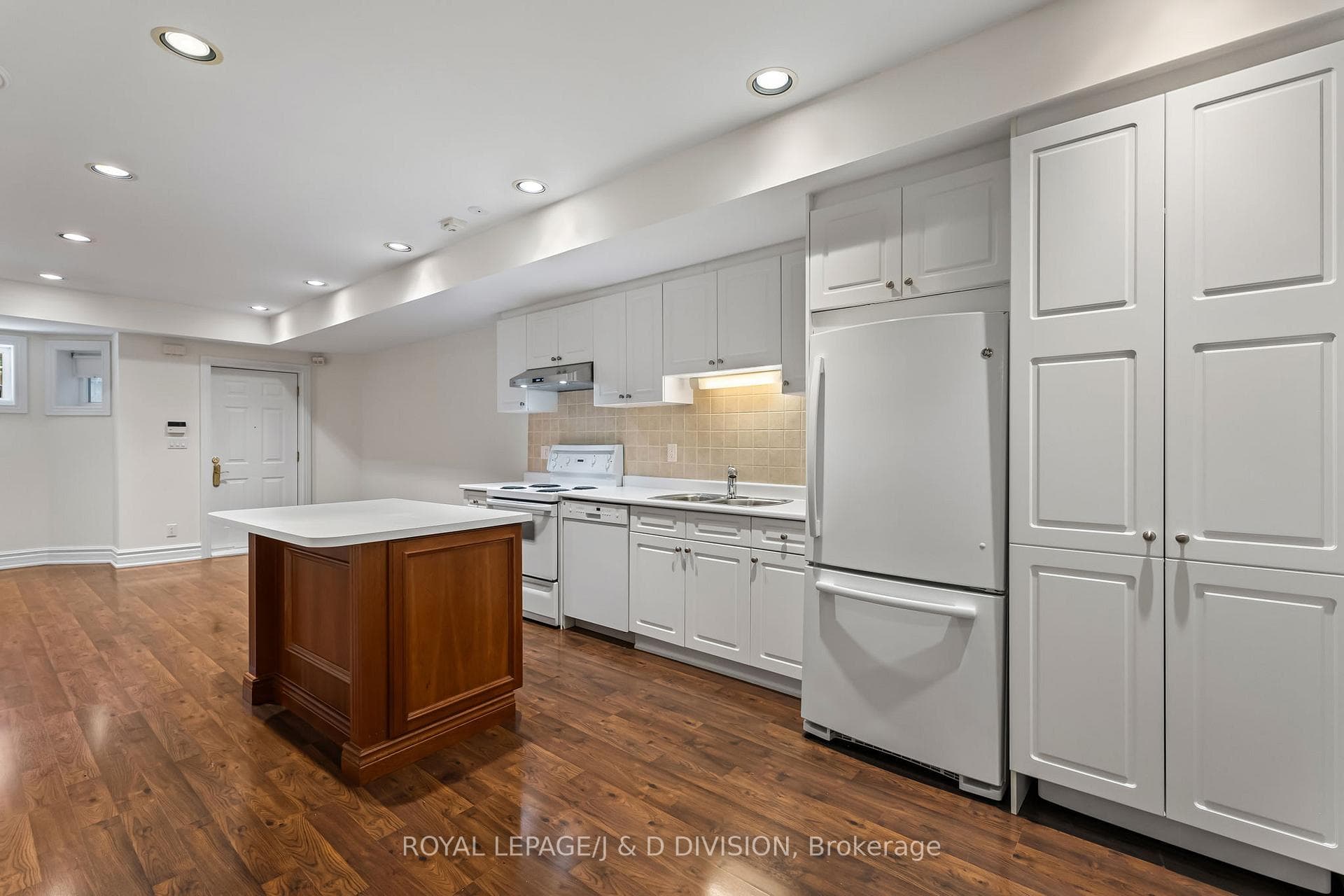 Lower Level: Kitchen
