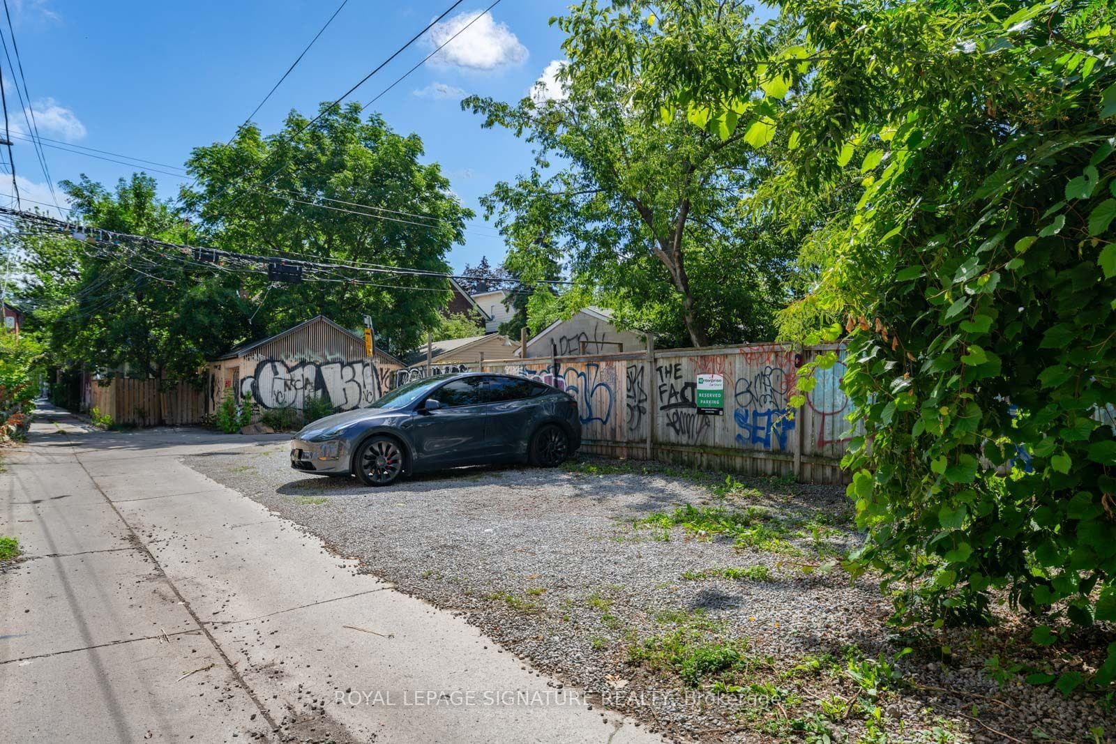 725 Dovercourt Road photo 18