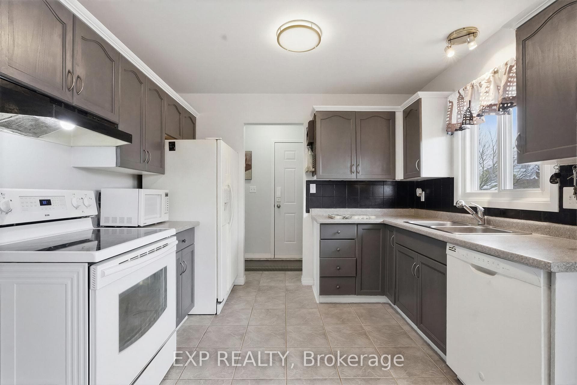 8 Abbott Lane photo 14