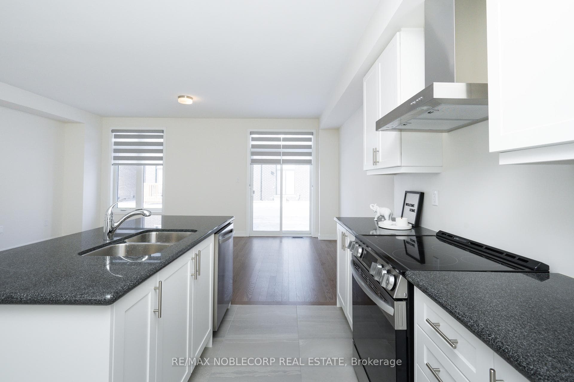 34 Singhampton Road photo 8