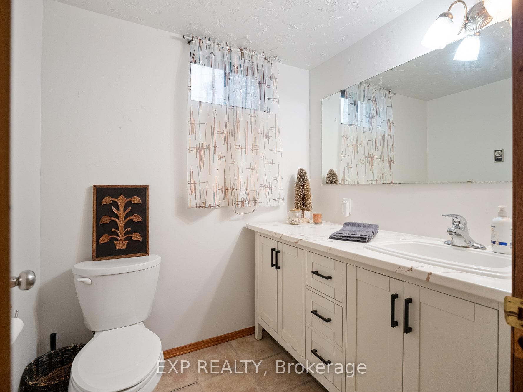 6570 Sherwood Road photo 27