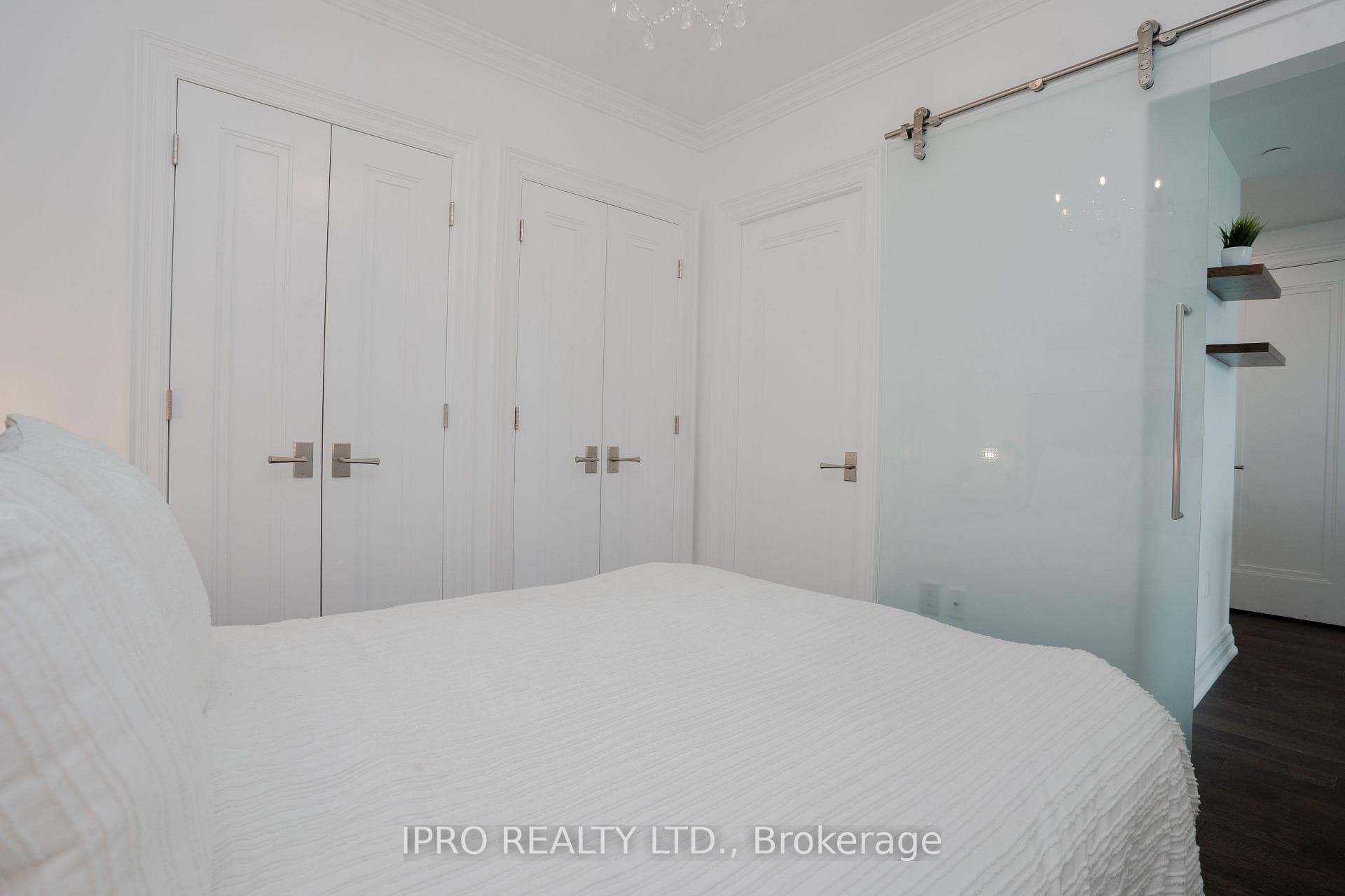 2060 LAKESHORE Road Unit 505 photo 13
