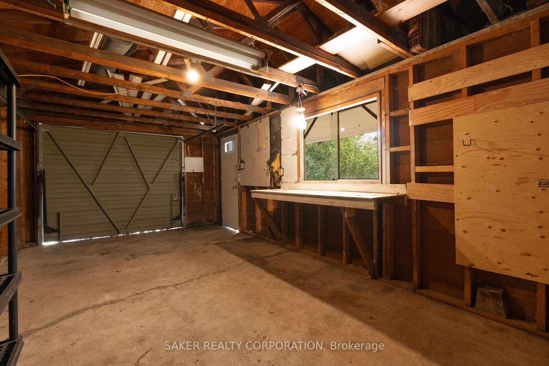 1784 Parkhurst Avenue photo 22