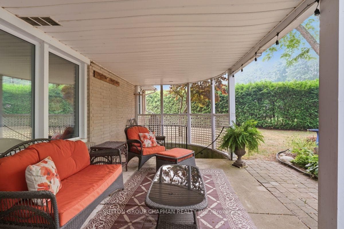 763 Oban Crescent photo 37