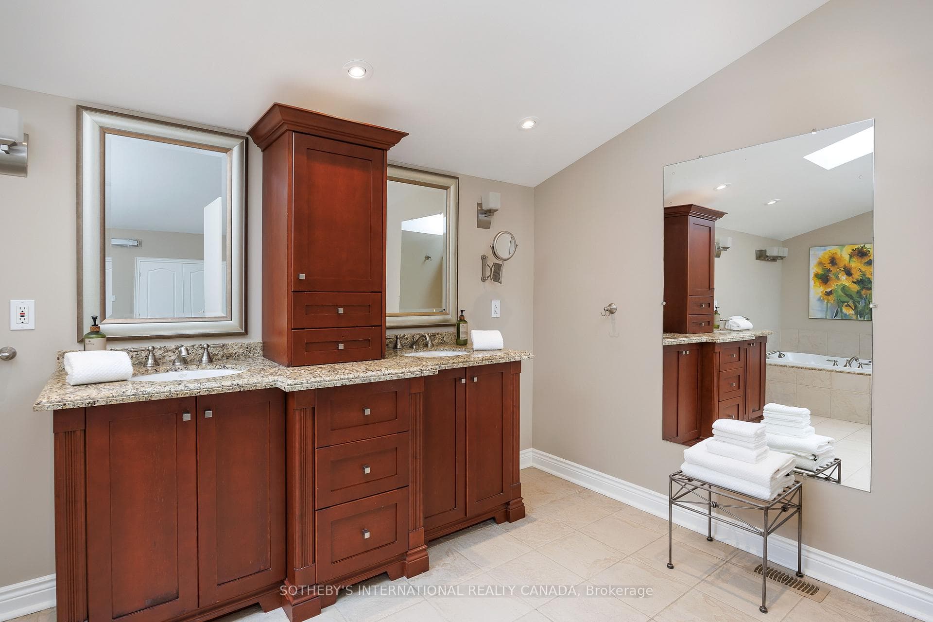 37 Thompson Avenue photo 25