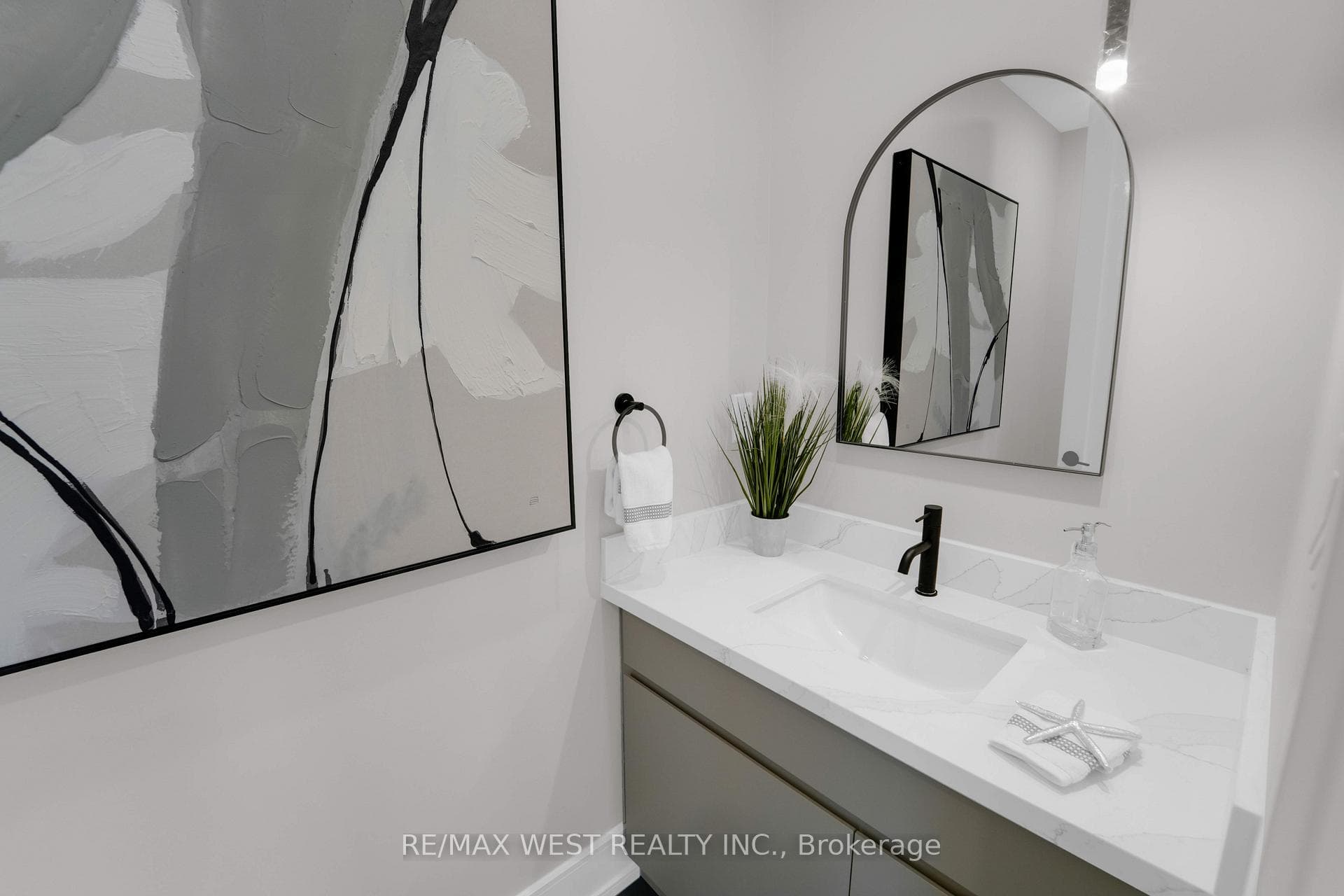 210 Cedric Avenue photo 7