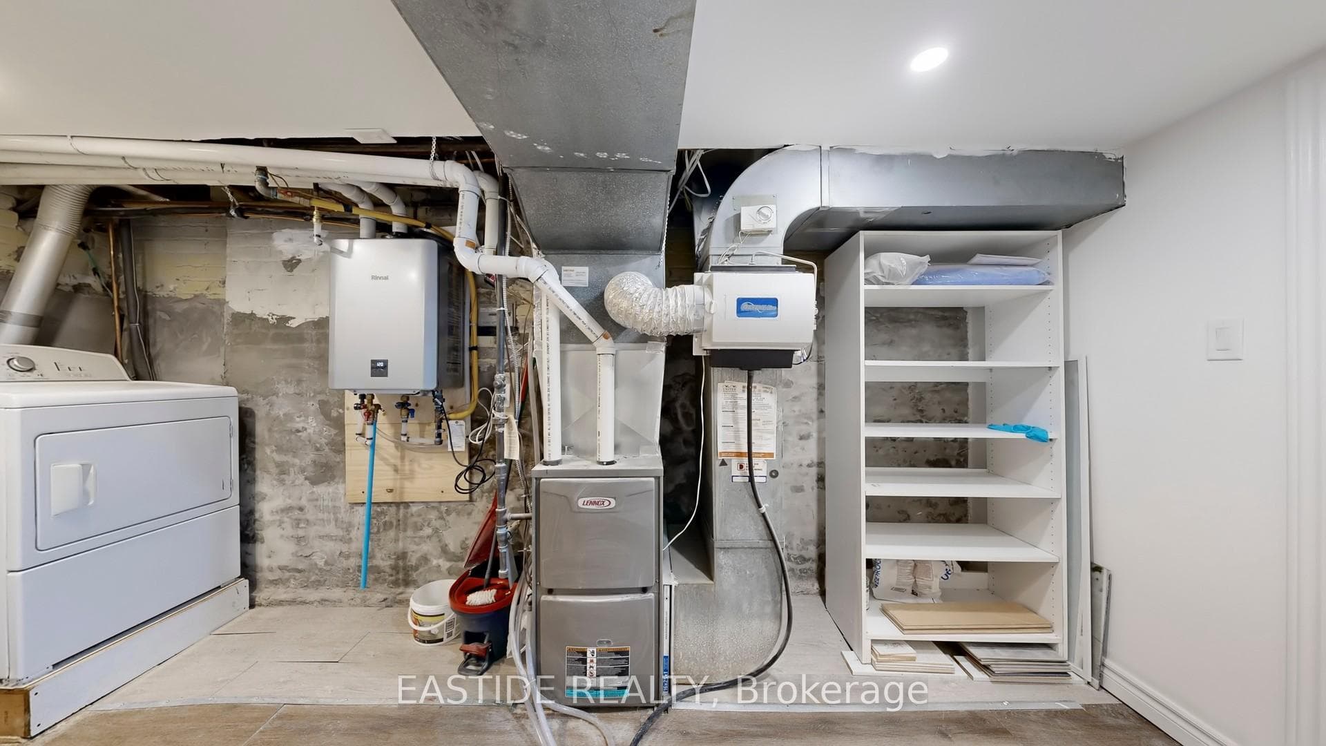 202 Queensdale Avenue photo 47
