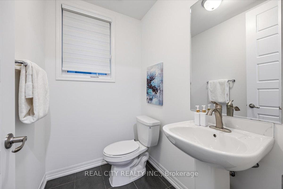 126 Huguenot Road photo 22