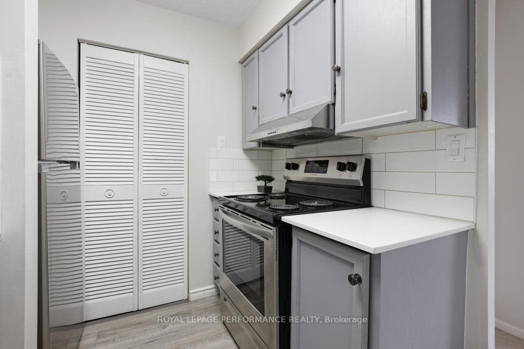 142 Waverley Street Unit 2D photo 17