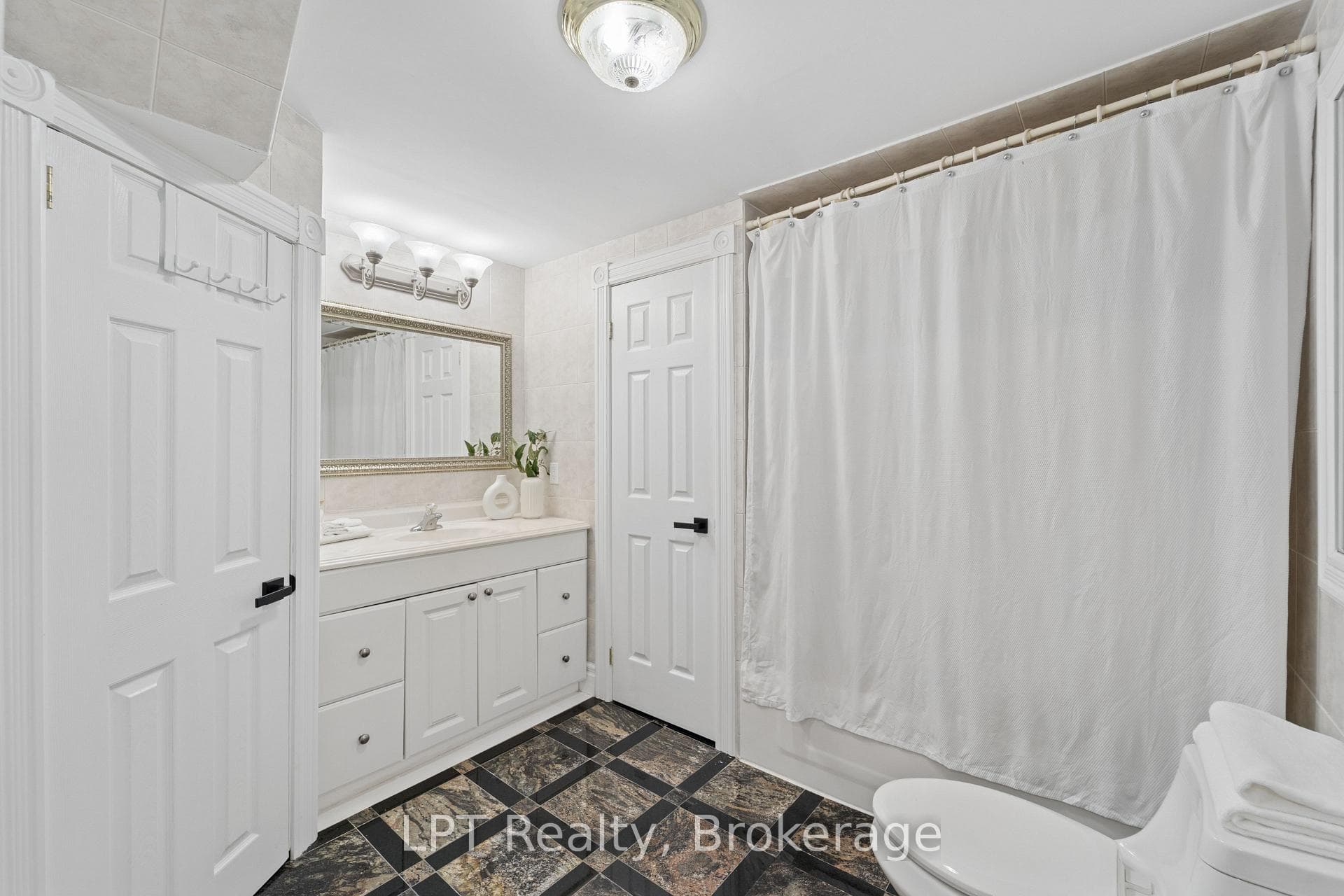 1 Mayfield Crescent photo 43