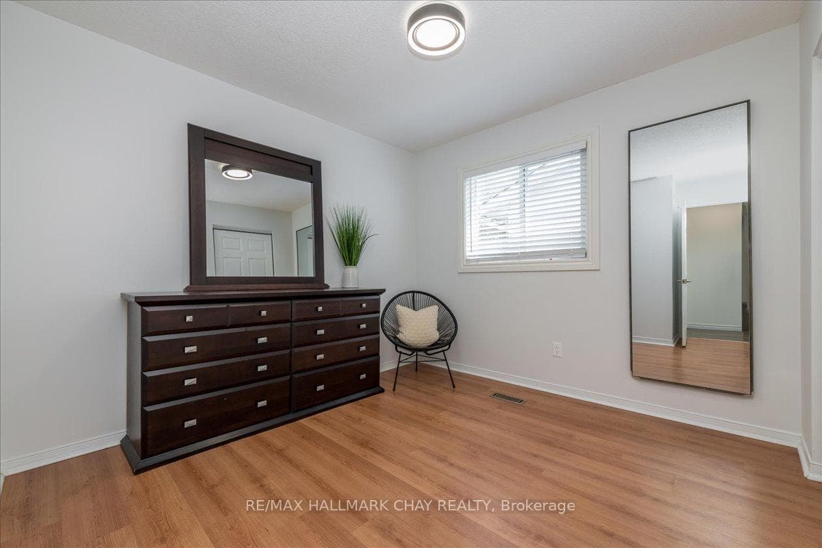 203 Calford Street photo 15