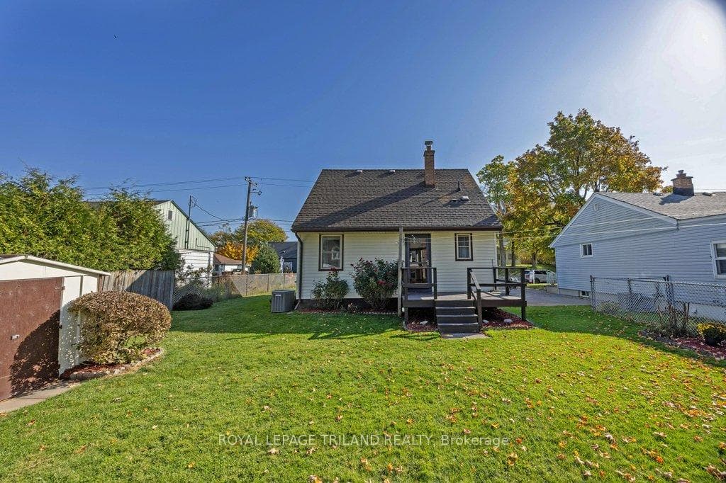 18 PARKSIDE Drive photo 36